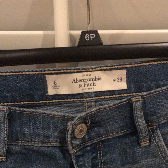 Abercrombie Low-waisted Jean shorts - Picture 2 of 2